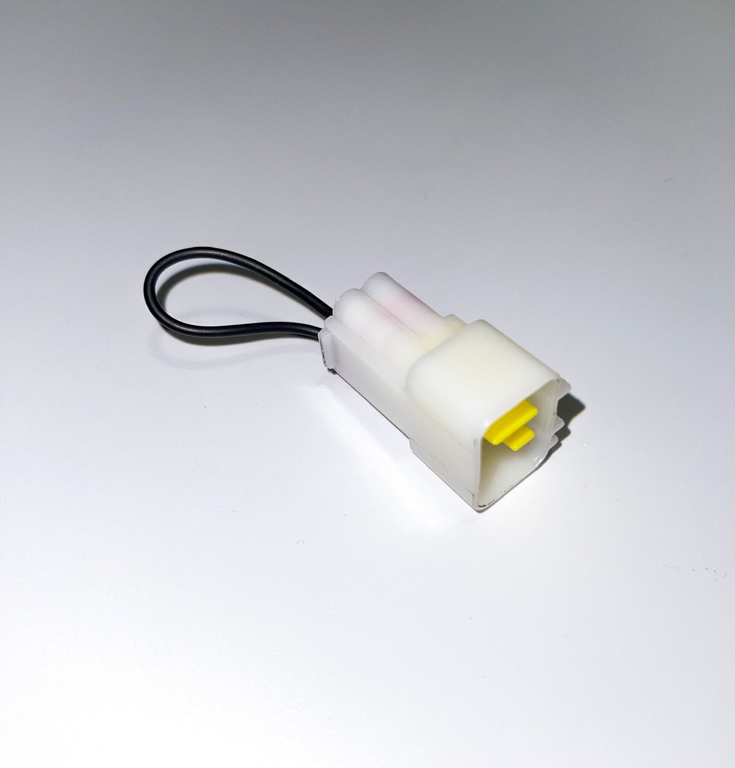 Battery pin locker connector