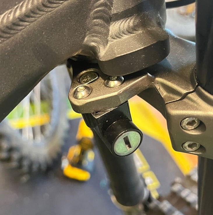 Bicycle steering deals lock